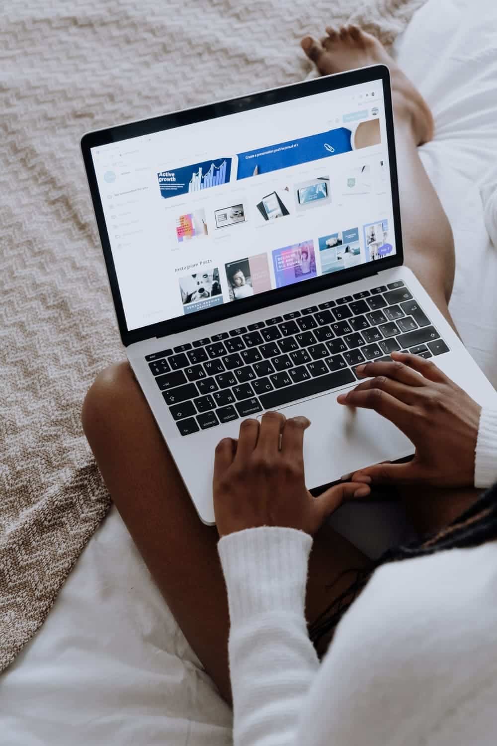 femme utilisant canva
